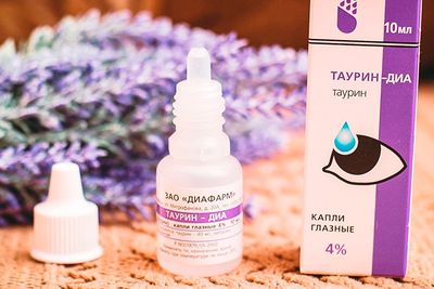 упаковка и флакон глазных капель Таурин