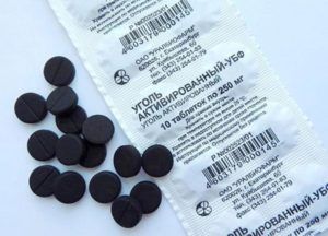 Активированный уголь - недорогое лекарство от вздутия живота и газообразования