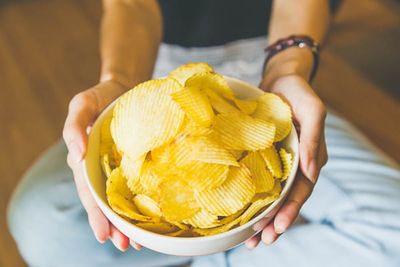 Миска с чипсами